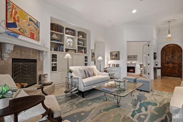 2502 Edingal Drive, Bakersfield, CA 93311