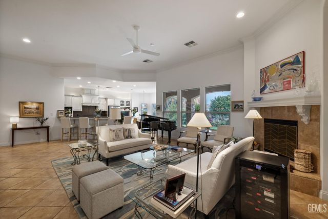 2502 Edingal Drive, Bakersfield, CA 93311