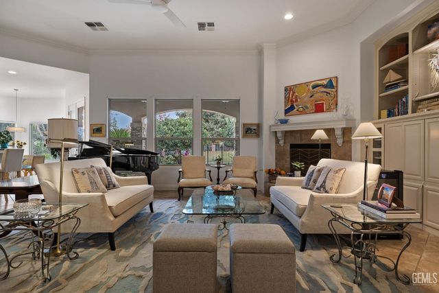 2502 Edingal Drive, Bakersfield, CA 93311