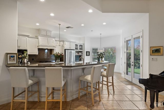 2502 Edingal Drive, Bakersfield, CA 93311