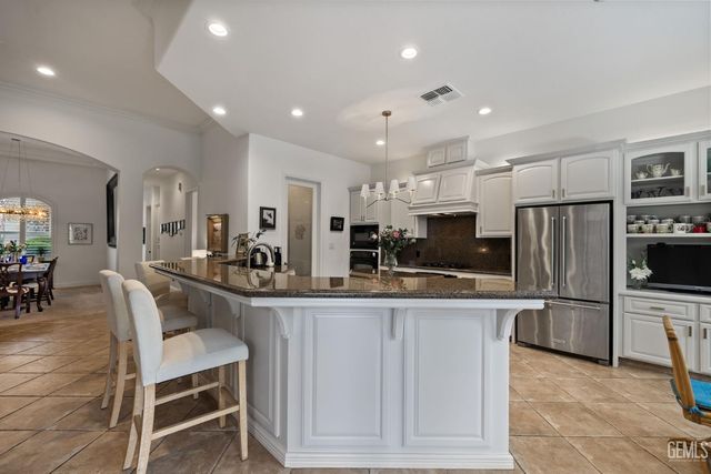 2502 Edingal Drive, Bakersfield, CA 93311