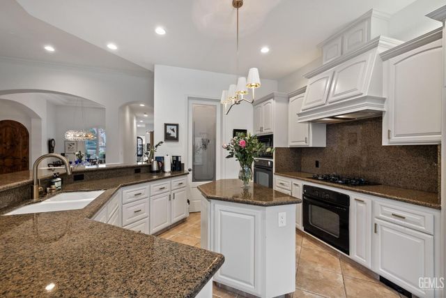 2502 Edingal Drive, Bakersfield, CA 93311