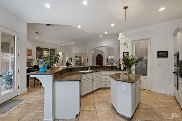 2502 Edingal Drive, Bakersfield, CA 93311