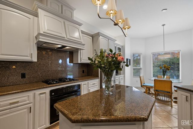 2502 Edingal Drive, Bakersfield, CA 93311