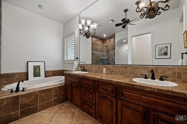 2502 Edingal Drive, Bakersfield, CA 93311