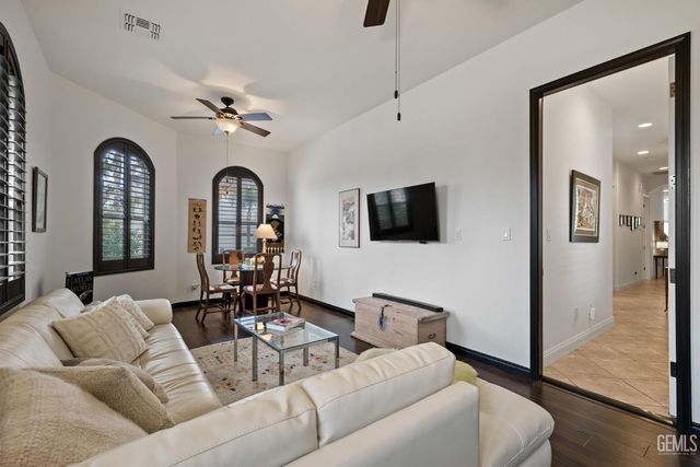 2502 Edingal Drive, Bakersfield, CA 93311