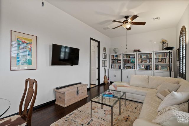 2502 Edingal Drive, Bakersfield, CA 93311