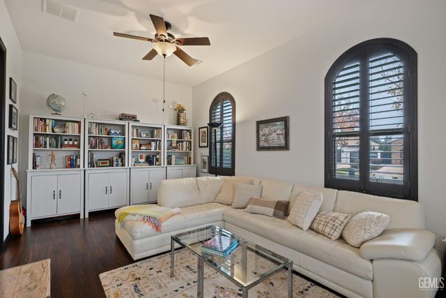 2502 Edingal Drive, Bakersfield, CA 93311