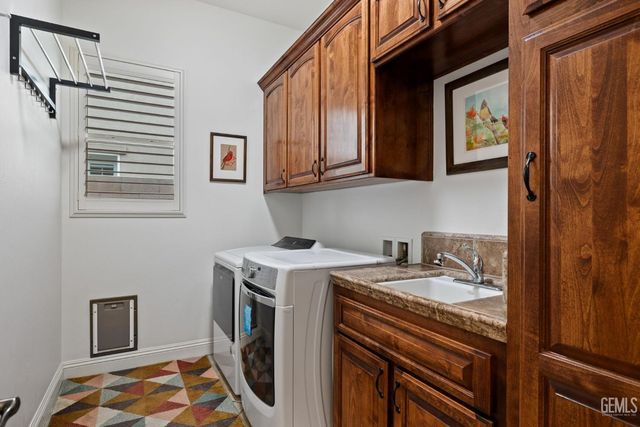 2502 Edingal Drive, Bakersfield, CA 93311