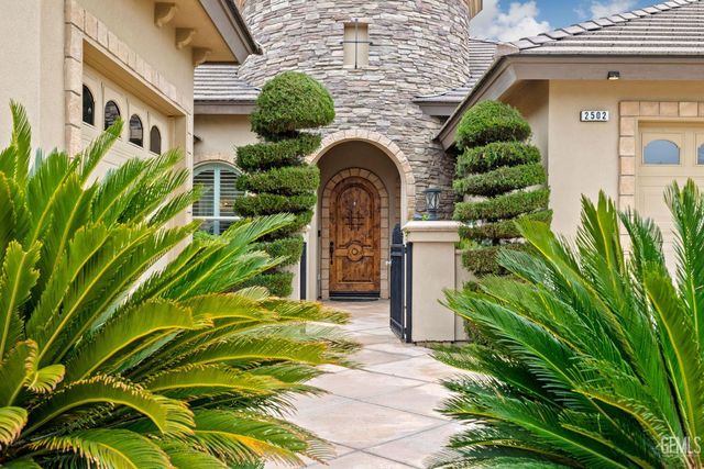 2502 Edingal Drive, Bakersfield, CA 93311