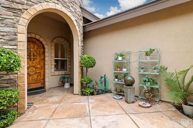 2502 Edingal Drive, Bakersfield, CA 93311