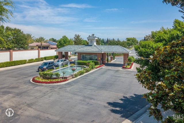 2502 Edingal Drive, Bakersfield, CA 93311