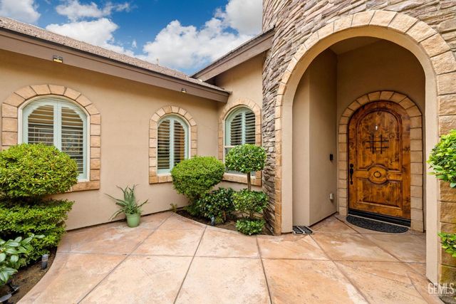 2502 Edingal Drive, Bakersfield, CA 93311