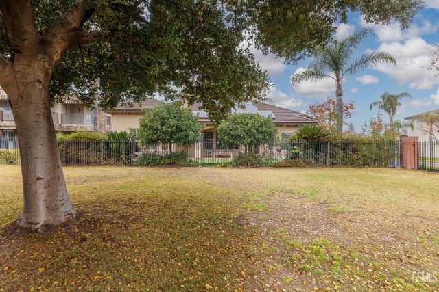 2502 Edingal Drive, Bakersfield, CA 93311