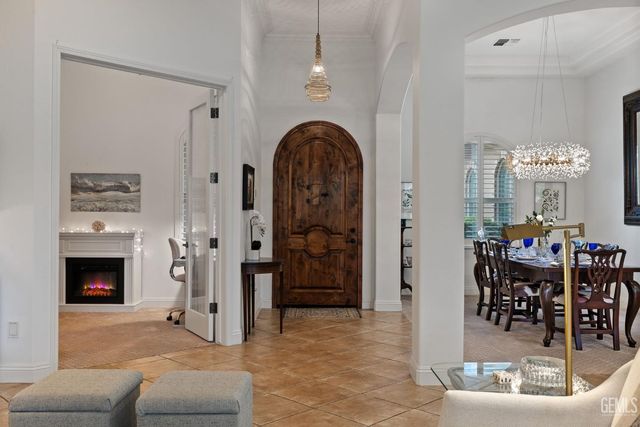 2502 Edingal Drive, Bakersfield, CA 93311