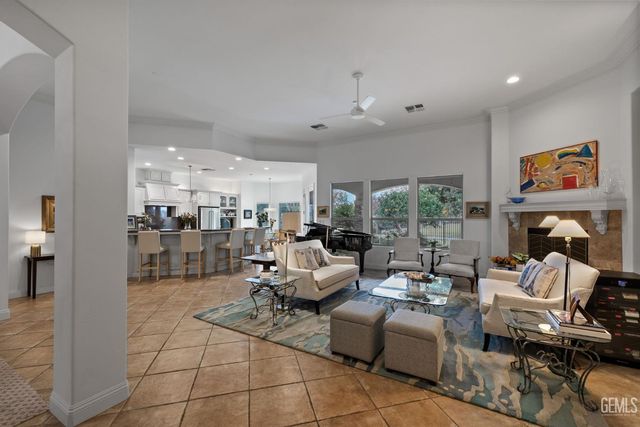 2502 Edingal Drive, Bakersfield, CA 93311