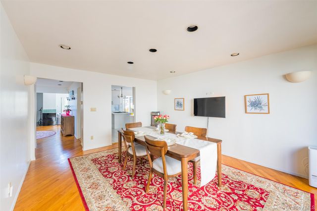 17 Princeton Drive, Syosset, NY 11791