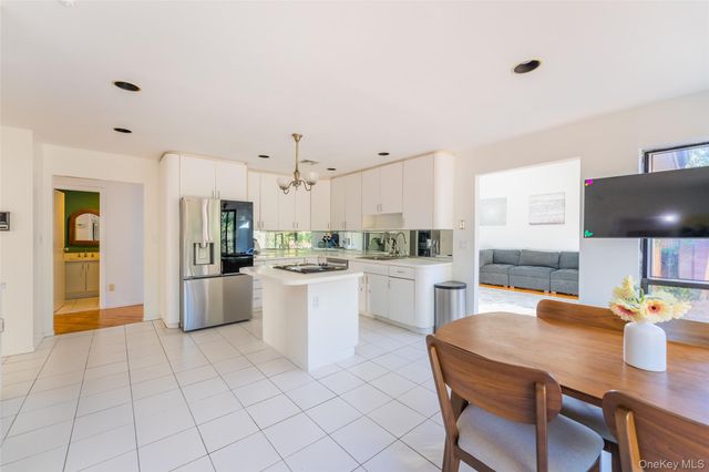 17 Princeton Drive, Syosset, NY 11791