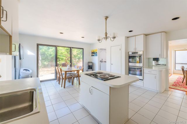 17 Princeton Drive, Syosset, NY 11791