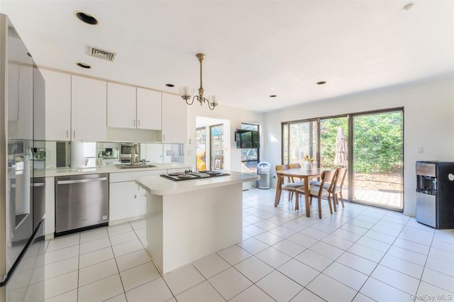 17 Princeton Drive, Syosset, NY 11791