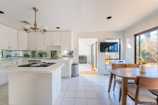 17 Princeton Drive, Syosset, NY 11791