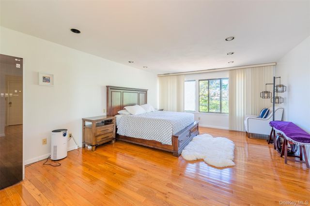 17 Princeton Drive, Syosset, NY 11791