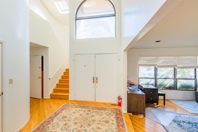 17 Princeton Drive, Syosset, NY 11791