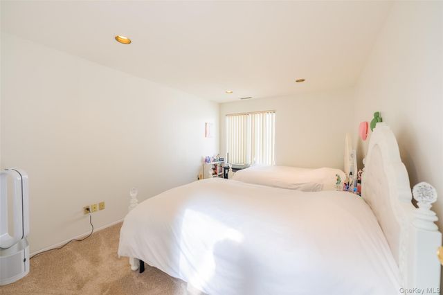 17 Princeton Drive, Syosset, NY 11791