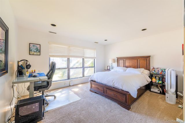 17 Princeton Drive, Syosset, NY 11791