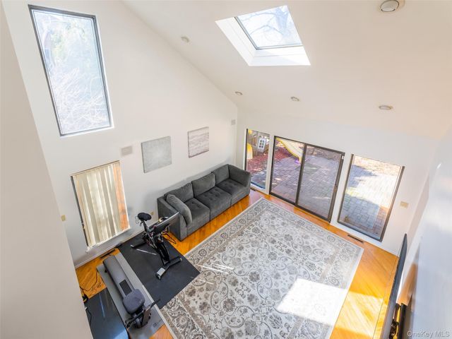 17 Princeton Drive, Syosset, NY 11791