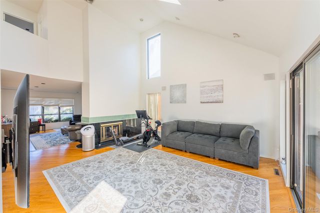 17 Princeton Drive, Syosset, NY 11791