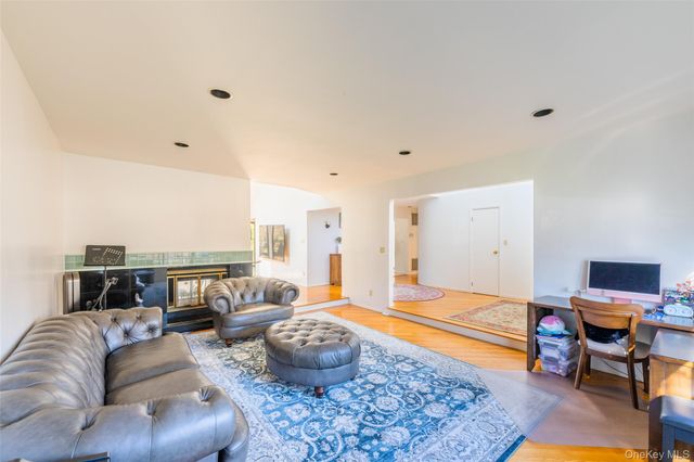 17 Princeton Drive, Syosset, NY 11791