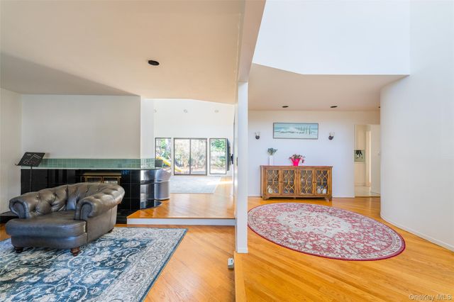 17 Princeton Drive, Syosset, NY 11791