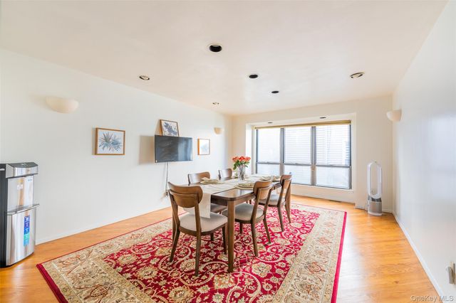 17 Princeton Drive, Syosset, NY 11791