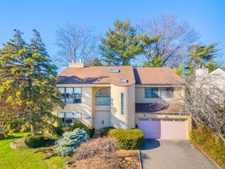 17 Princeton Drive, Syosset, NY 11791