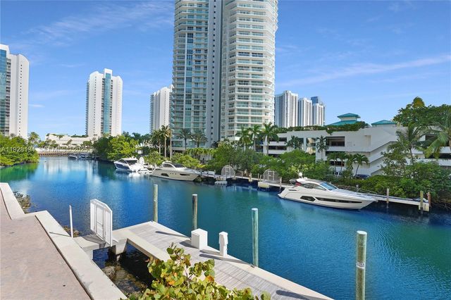 250 S Sunny Isles Blvd TH-207, Sunny Isles Beach, FL 33160