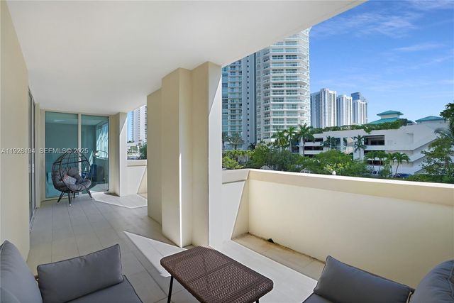 250 S Sunny Isles Blvd TH-207, Sunny Isles Beach, FL 33160