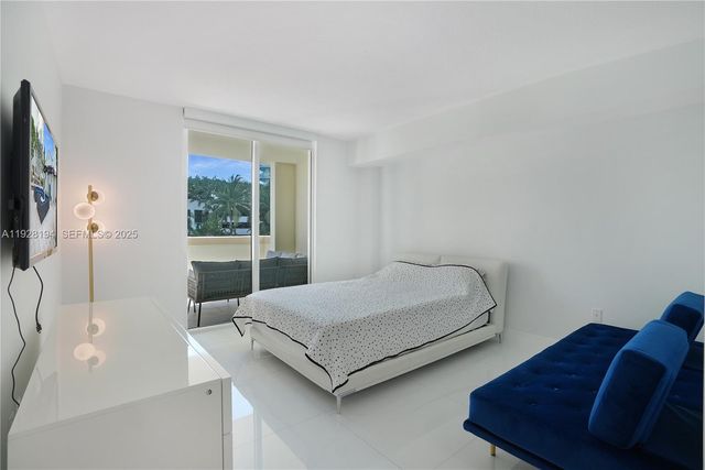 250 S Sunny Isles Blvd TH-207, Sunny Isles Beach, FL 33160