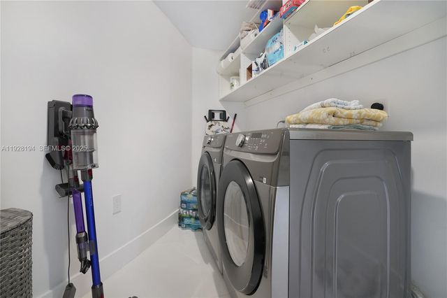 250 S Sunny Isles Blvd TH-207, Sunny Isles Beach, FL 33160