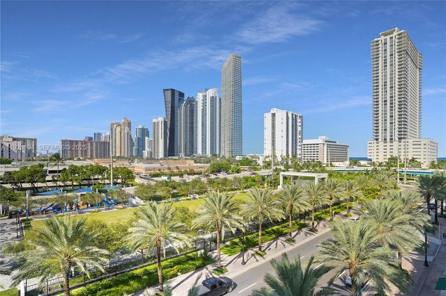 250 S Sunny Isles Blvd TH-207, Sunny Isles Beach, FL 33160