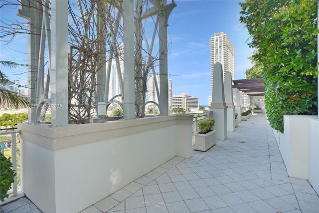 250 S Sunny Isles Blvd TH-207, Sunny Isles Beach, FL 33160