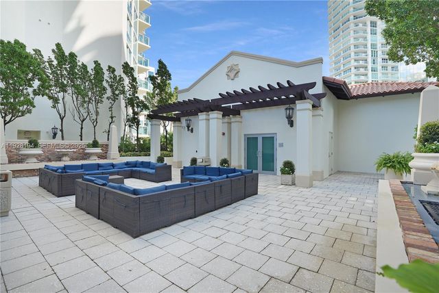 250 S Sunny Isles Blvd TH-207, Sunny Isles Beach, FL 33160