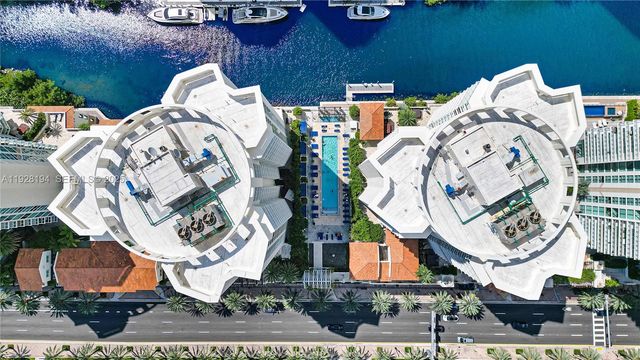 250 S Sunny Isles Blvd TH-207, Sunny Isles Beach, FL 33160