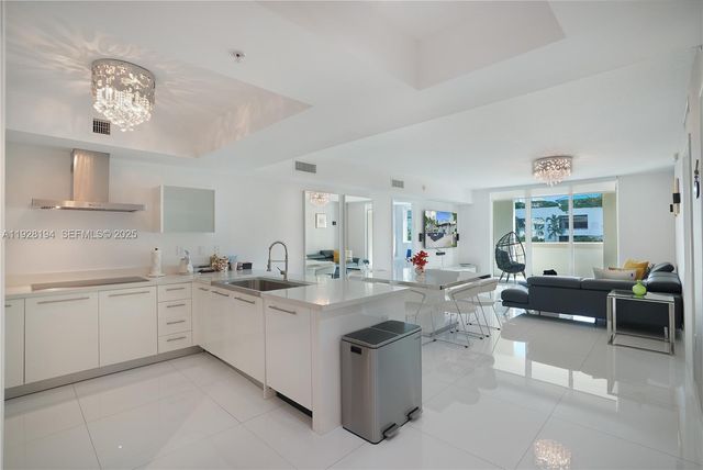 250 S Sunny Isles Blvd TH-207, Sunny Isles Beach, FL 33160