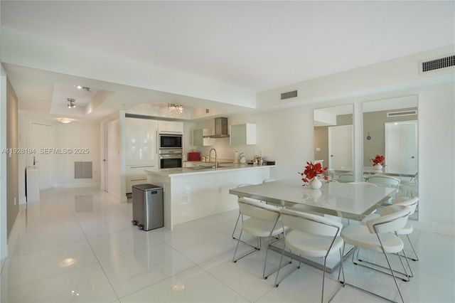 250 S Sunny Isles Blvd TH-207, Sunny Isles Beach, FL 33160