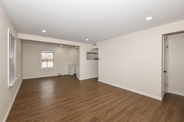 1580 W Howard AVENUE, Milwaukee, WI 53221