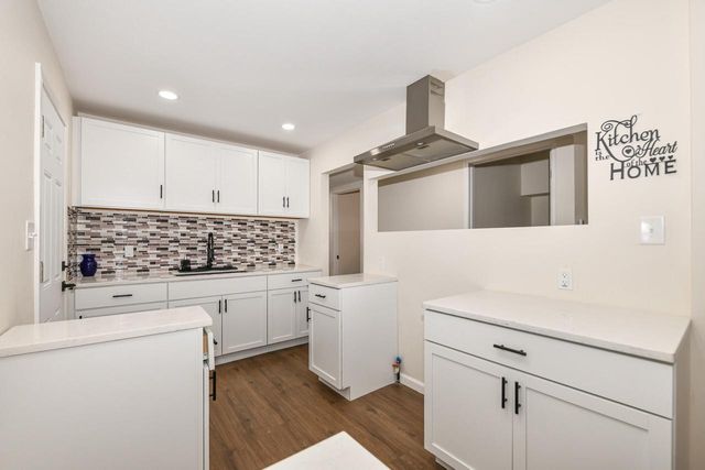 1580 W Howard AVENUE, Milwaukee, WI 53221
