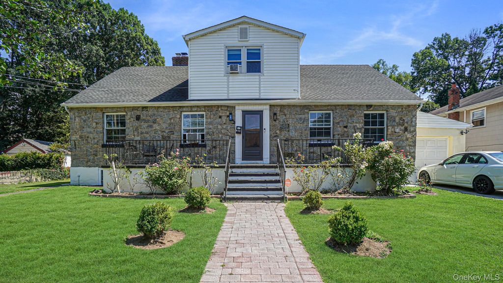 143 S Montgomery St, Valley Stream, NY 11580 — exterior