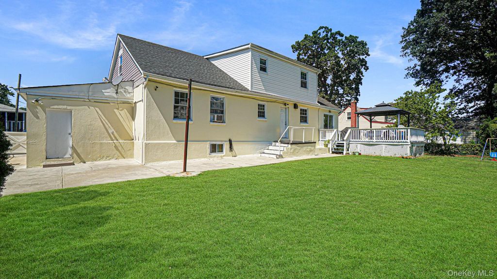 143 S Montgomery St, Valley Stream, NY 11580 — photo 5