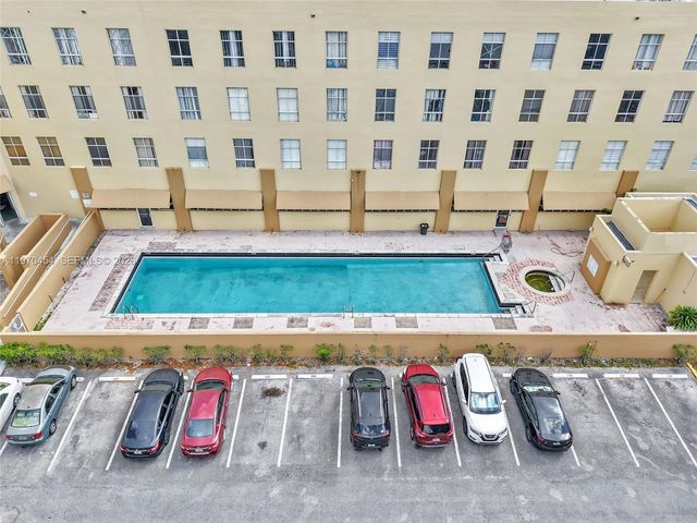 7400 W 20th Ave 402, Hialeah, FL 33016